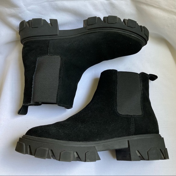 Urban Outfitters Lorenza Black Suede Chelsea Chunky Boots Lug Sole - Picture 5 of 9